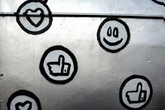 Facebook ή Youtube: Ποιο είναι κατά 50% κατά των εμβολίων