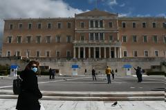 «Κόκκινο» έχει χτυπήσει η ανησυχία των Ελλήνων σύμφωνα με έρευνα του ΕΒΕΑ
