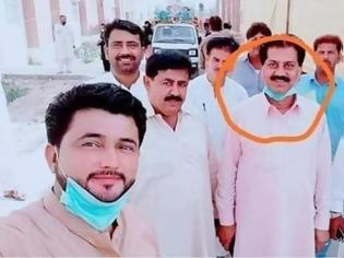 Φωτογραφία για Πακιστάν: Έξι δημόσιοι υπάλληλοι έβγαλαν... selfie με ασθενή και τέθηκαν σε καραντίνα