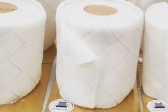 Κορονοϊός-Γερμανία: Φτιάχνει κέικ σε σχήμα ρολού τουαλέτας και γίνονται ανάρπαστα