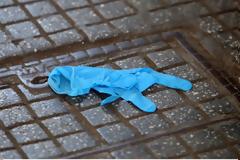 Προσοχή Μην πετάτε μάσκες και γάντια στους μπλε κάδους. SOS από τον Εθνικό Οργανισμό Ανακύκλωσης