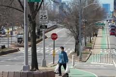 ΗΠΑ: Θλιβερή πρωτιά με τα περισσότερα κρούσματα στον κόσμο και ο Τραμπ... «καμαρώνει» για τα τεστ