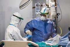 Θεραπεία των επιπλοκών του κοροναϊού με κολχικίνη ξεκινούν Έλληνες Ερευνητές