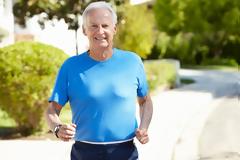 Γιατί κονταίνουμε όταν μεγαλώνουμε – Πώς θα το σταματήσουμε