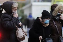 Aνησυχία για τους 7.000 Έλληνες σε καραντίνα - Eπιφυλάξεις για τα rapid test