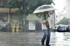 Βροχές και καταιγίδες στην Αττική και σε άλλες περιοχές, μετά το μεσημέρι