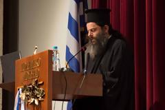 Ιερεύς προς Αρχιεπίσκοπο: Τι θα έκανε ένας άγιος ιερεύς στην προκειμένη περίσταση των ημερών μας;