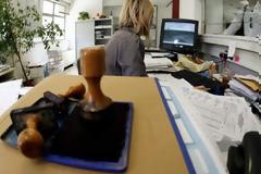 Ενδεχόμενο μείωσης μισθών στο Δημόσιο