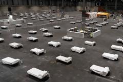 Κορονοϊός - Ο Πλανήτης σε πολιορκία: Γήπεδα, πάρκινγκ, εκθεσιακά κέντρα γίνονται νοσοκομεία