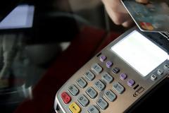 Τι αλλάζει στις ανέπαφες συναλλαγές από αύριο Δευτέρα 30 Μαρτίου (ΒΙΝΤΕΟ)