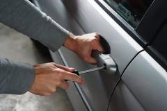 Ψώνιζε και «σήκωνε» χρήματα με πέντε κλεμμένες κάρτες