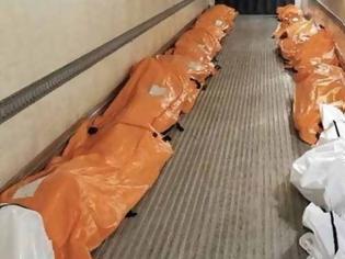 Φωτογραφία για Κορονοϊός: Φρίκη στη Νέα Υόρκη -Φορτώνουν πτώματα σε φορτηγά ψυγεία έξω από τα νοσοκομεία (video)
