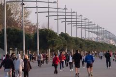 Κλειστή για 14 ημέρες η Νέα Παραλία μετά τις βόλτες με καφέ