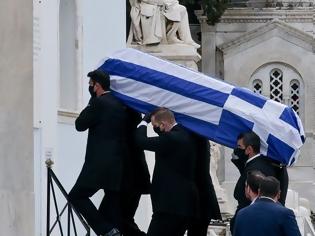 Φωτογραφία για Μανώλης Γλέζος: Αποχαιρετισμός στον τελευταίο παρτιζάνο -Μεσίστια η σημαία στην Ακρόπολη