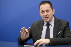 Έρχονται περιορισμοί σε χρόνο μετακινήσεων και αριθμό SMS