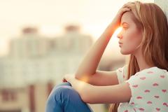 Η κίνηση που προδίδει πόση μοναξιά νιώθουμε