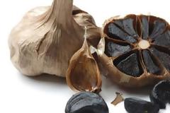 Μαύρο σκόρδο, με πολλαπλάσια οφέλη από το λευκό, ένα βιολογικό superfood