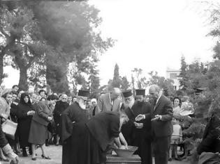 Φωτογραφία για Ιερώνυμος Σιμωνοπετρίτης. Η ανακομιδή των λειψάνων του (Βύρων, Μετόχιο Αναλήψεως, 8 Μαΐου 1965)