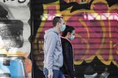 «Μπορεί να εξαπλώνεται απλώς με την αναπνοή» λένε Αμερικανοί επιστήμονες