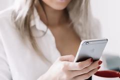 Η Apple διορθώνει το ελάττωμα για να ενεργοποιήσει καποιος την κάμερα στο iPhone και το Mac με το Safari