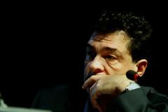 Αλέξης Παπαχελάς: Γράφει για την εμπειρία του στη ΜΕΘ - «Μπορεί να μην αγκαλιάσεις ξανά αυτούς που αγαπάς»