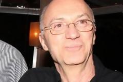 Επιστολή Μαστoράκη στα συνδρομητικά κανάλια να ''ανοίξουν'' στο κοινό τα προγράμματά τους