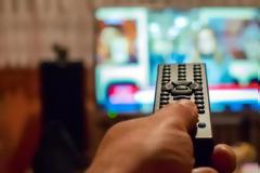 Πέφτει η διαφήμιση