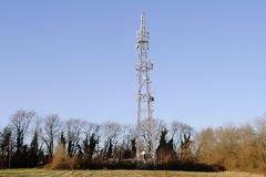 Ψεκασμένοι παντού: Καίνε κεραίες κινητής στην Βρετανία για να σταματήσουν τον… κοροναϊό