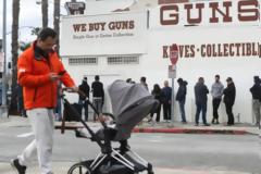 Αμερικανοί αγόρασαν 2.400.000 όπλα σε ένα μήνα