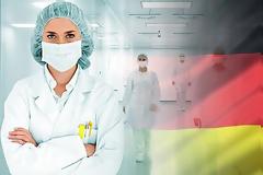 Γερμανία: Βγαίνει με μάσκα από το lockdown του κορωνοϊού