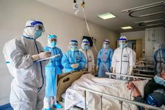 Γιατί κάποιοι ασχέτως ηλικίας νοσούν βαρύτερα με κοροναϊό από άλλους;