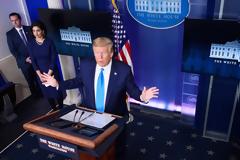 ΗΠΑ: Σχεδόν 2.000 θάνατοι σε 24 ώρες - Οι... μπερδεμένες απειλές Τραμπ προς τον ΠΟΥ