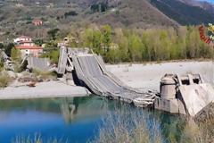 Κατέρρευσε γέφυρα στη βόρεια Ιταλία - Τραυματίστηκαν δυο οδηγοί