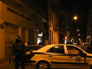 Φωτογραφία για Αθήνα: Ένοπλος ταμπουρώθηκε σε διαμέρισμα
