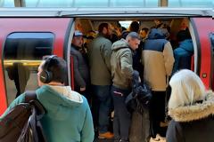 Τι έκανε η Ελλάδα και τι δεν έκανε η Βρετανία στη μάχη με τον ιό