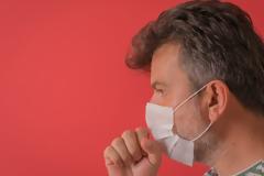 Κορονοϊός: ΕΤΣΙ εξελίσσονται τα συμπτώματα μέρα-με-τη-μέρα