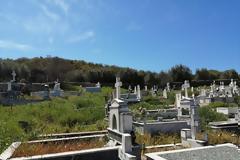 Πνιγμένο» στα χόρτα το νεκροταφείο στον ΠΡΟΔΡΟΜΟ Ξηρομέρου