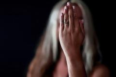 Ο εγκλεισμός ευνοεί την ενδοοικογενειακή βία, θύματα και τα παιδιά