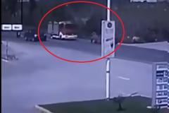 Βίντεο: Η στιγμή της σύγκρουσης πυροσβεστικού με ΙΧ στην Κρήτη