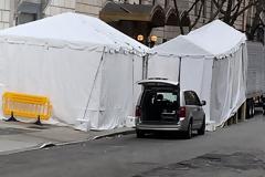 ΗΠΑ: Πρώτη χώρα σε νεκρούς και κρούσματα - Νέα Υόρκη: Νεκροτομεία έξω από νοσοκομεία