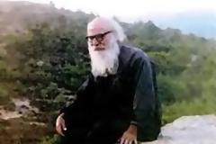 «Πες μου ποιός άγιος είσαι, γιατί εσύ δεν είσαι άνθρωπος, είσαι άγιος»