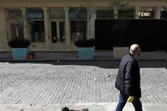 Ούρσουλα φον ντερ Λάιεν-Κορωνοϊός: Καραντίνα μέχρι το τέλος του 2020