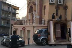 Κουκάκι: Ακόμα και μέσα στο ναό έψαξε η αστυνομία τον ιερέα -Βίντεο
