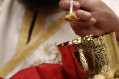 Δικογραφίες για «παράνομη» Θεία Κοινωνία σε Κουκάκι και Κέρκυρα