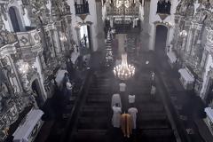 Πάσχα σε άδειες εκκλησίες και έρημες πλατείες για εκατομμύρια Καθολικούς