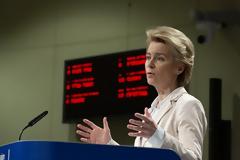 Εντοπισμό επαφών μέσω κινητών τηλεφώνων για τη διακοπή της αλυσίδας μόλυνσης, ζητά από τα κράτη η Κομισιόν