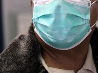 Φωτογραφία για Ανατροπή, Πόσο ζει πάνω σε χειρουργικές μάσκες και στα χαρτομάντηλα