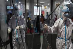 Eίναι δύο φορές πιο μεταδοτικός απ' ό,τι πίστευαν μέχρι τώρα οι επιστήμονες