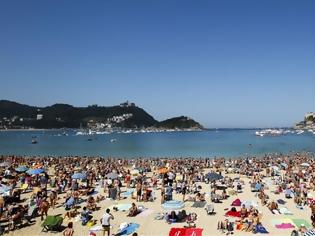 Φωτογραφία για Ισπανία: Οι λουόμενοι στις παραλίες θα πρέπει να κρατούν απόσταση 2 μέτρων