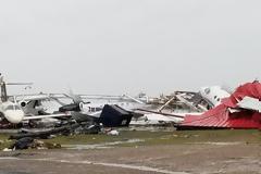 ΗΠΑ: Ανεμοστρόβιλος διέλυσε σπίτια και το αεροδρόμιο στο Μονρό της Λουιζιάνας (φωτ)